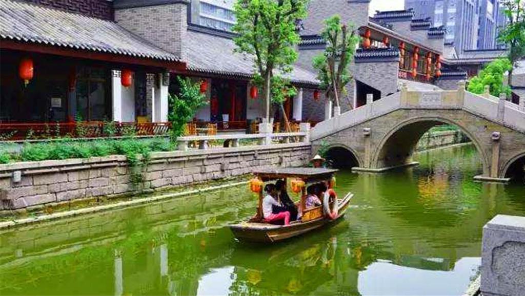 菏泽市创伤医院（市六院）完成一例老年股骨颈骨折内固定失败的翻修手术